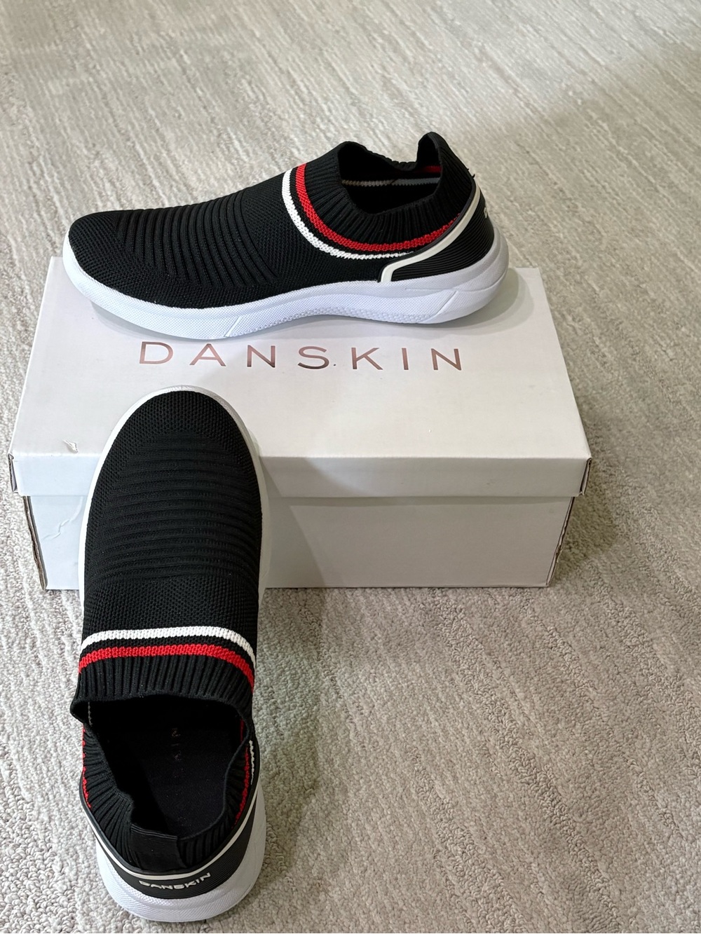 Danskin Charming Black Knit Slip On Sneakers  7 1/2 Comfortable Casual Travel